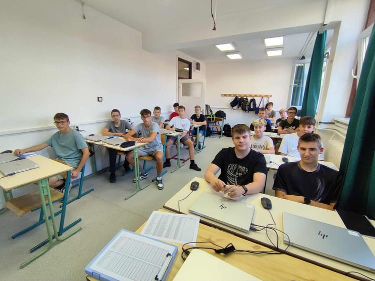 Felavattuk az új laptop termet