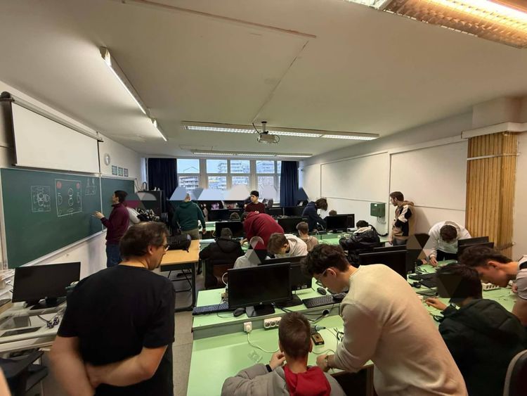 Nyitott kapu, szombati verzió