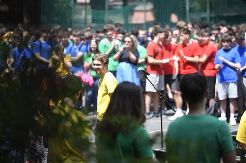 Évzárás Trefort-módra: 10 perc, osztálypóló és indulhat a nyár!